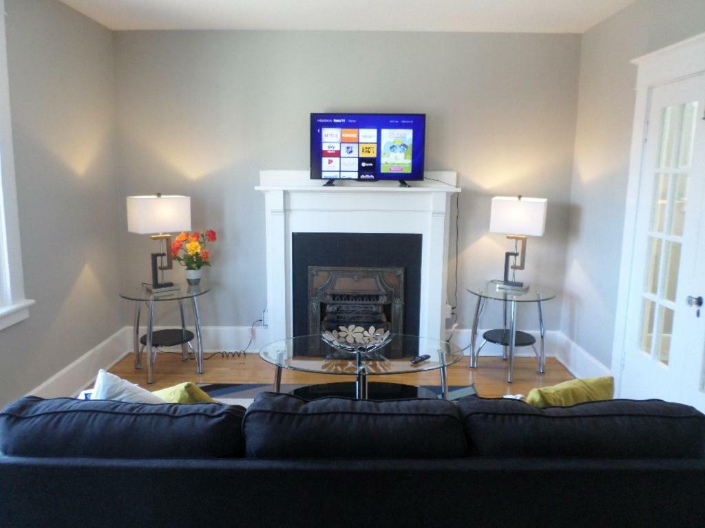 شقة Bright, Clean, Private. In The Heart Of Downtown! Parking, Wi-Fi And Netflix Included أوتاوا المظهر الخارجي الصورة