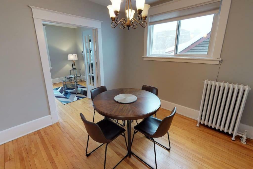 شقة Bright, Clean, Private. In The Heart Of Downtown! Parking, Wi-Fi And Netflix Included أوتاوا المظهر الخارجي الصورة