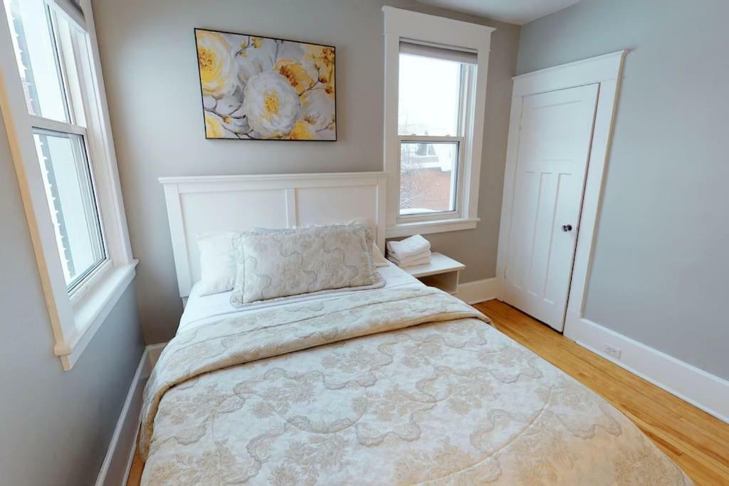 شقة Bright, Clean, Private. In The Heart Of Downtown! Parking, Wi-Fi And Netflix Included أوتاوا المظهر الخارجي الصورة