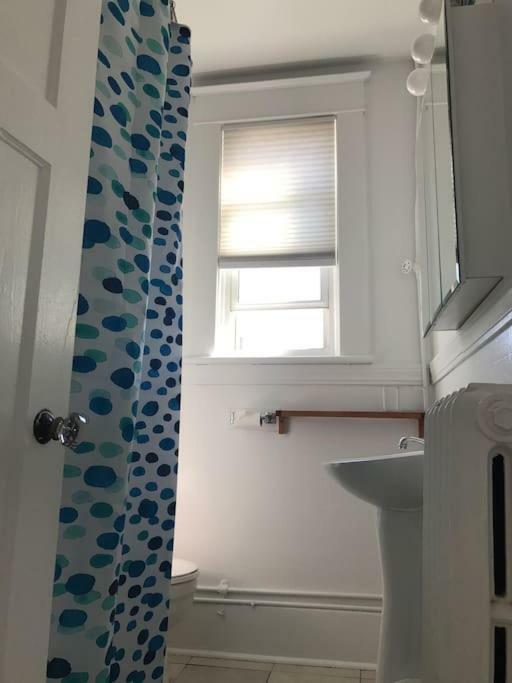 شقة Bright, Clean, Private. In The Heart Of Downtown! Parking, Wi-Fi And Netflix Included أوتاوا المظهر الخارجي الصورة
